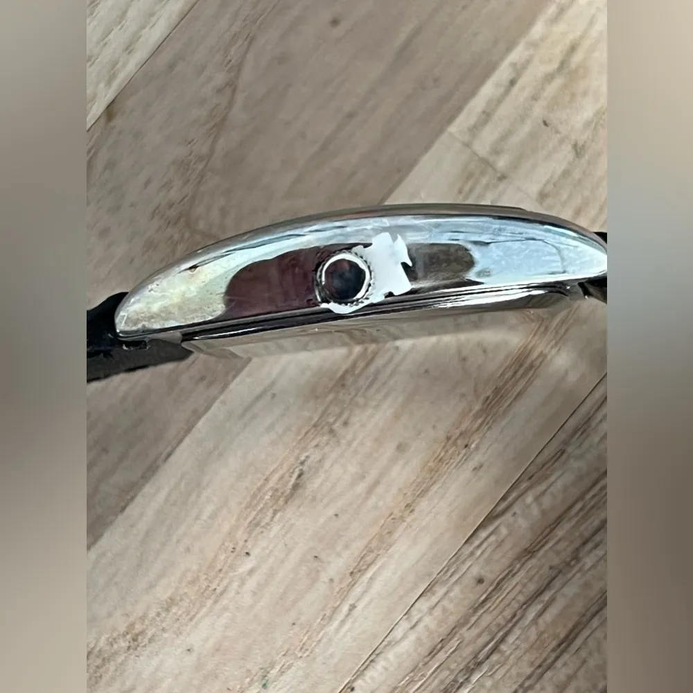 Elvis Presley Ladies Watch Silver Case Elvis Picture Dial Black Leather Strap - Image 6