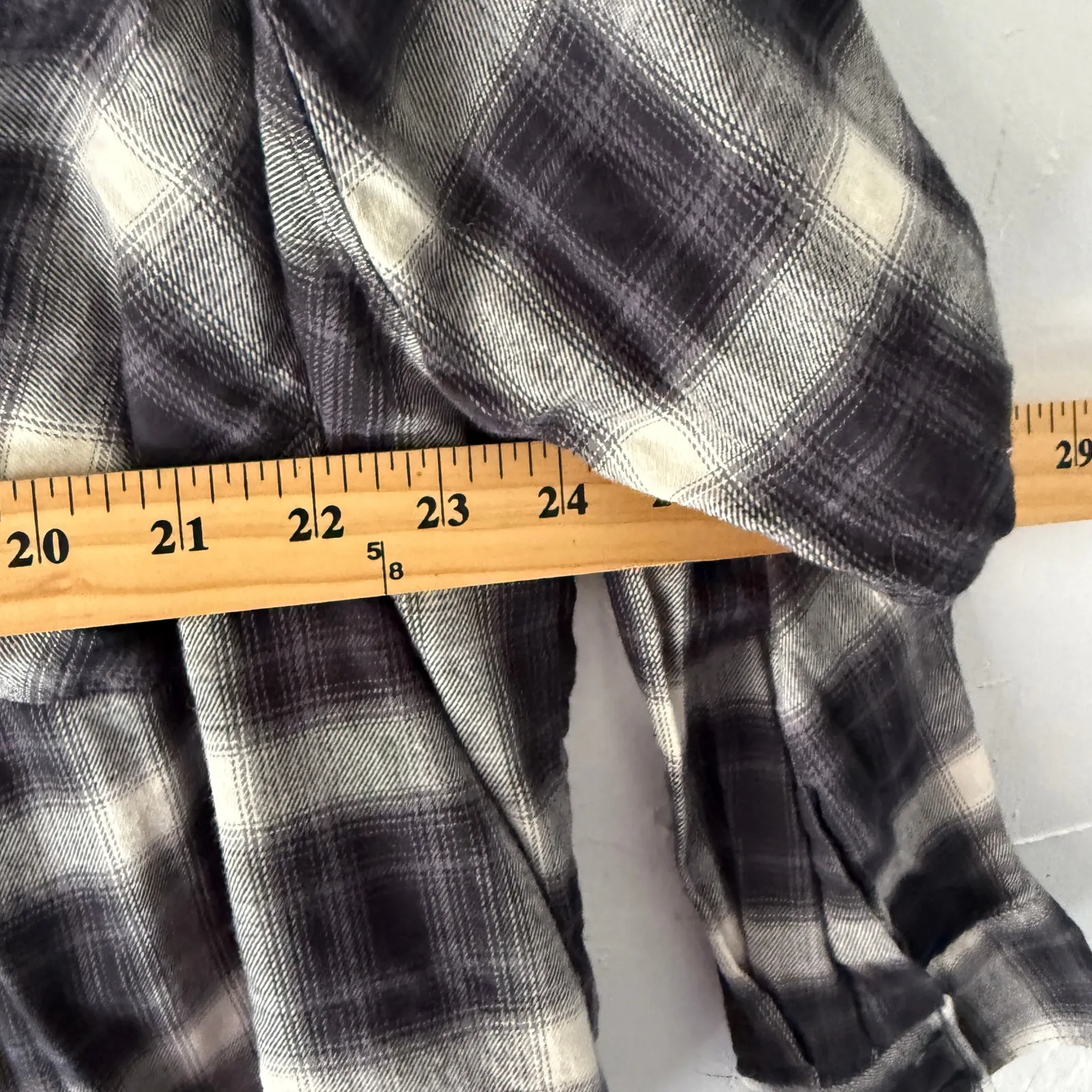 Levi’s San Francisco Black Gray Plaid Flannel Shirt‎ L | Soft Grunge Button-Up - Image 5