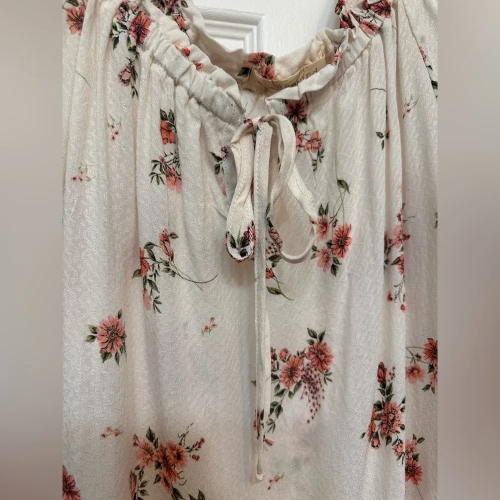 NWT Rewind Floral Print Women's Top - Cream and Pink - Image 4