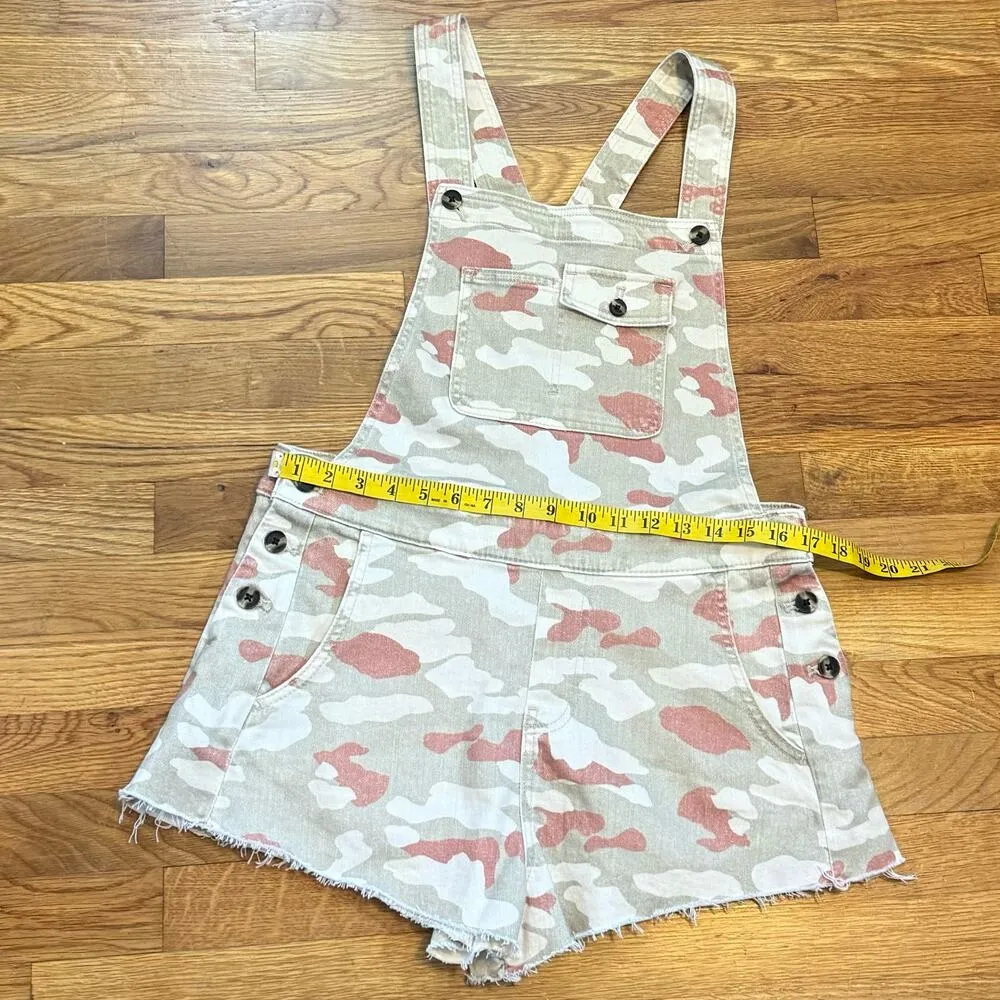 Pilcro Anthropologie Women’s Small Green Tan Red Camo Overalls Shortalls Shorts - Image 3