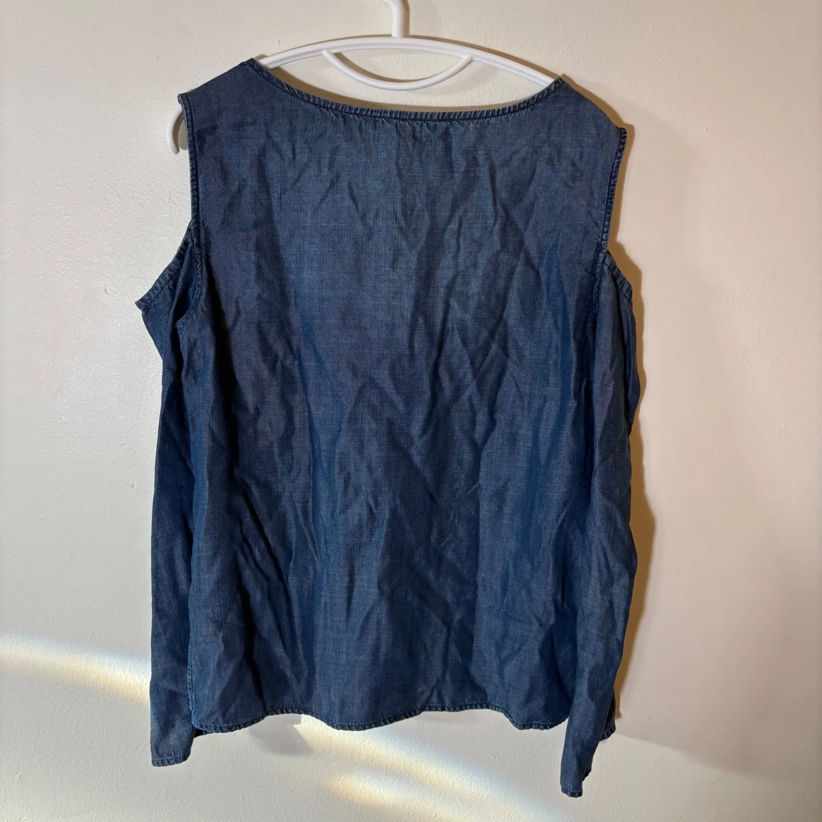 Cloth & Stone Chambray Cold Shoulder Top Tencel Lyocell Size Small - Image 5