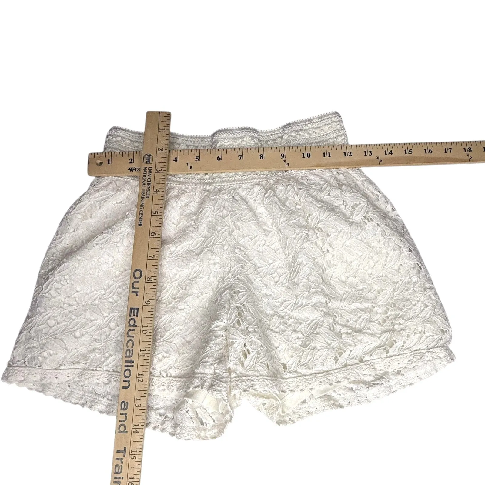 Maurices Shorts Womens Sm White Floral Crochet Overlay Lined 24" Stretch Pull On - Image 7