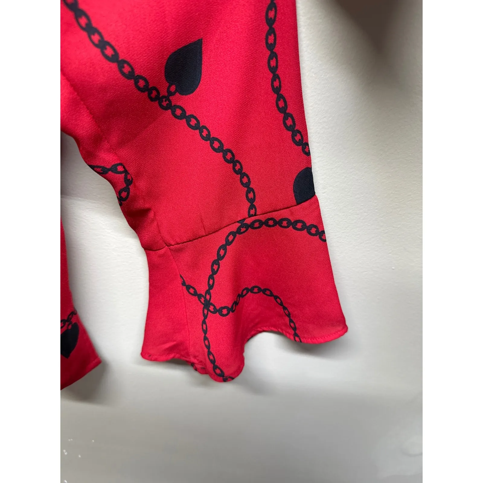 Liz Claiborne Career Red Black Chain Heart Print Button Up Women Small - Image 3