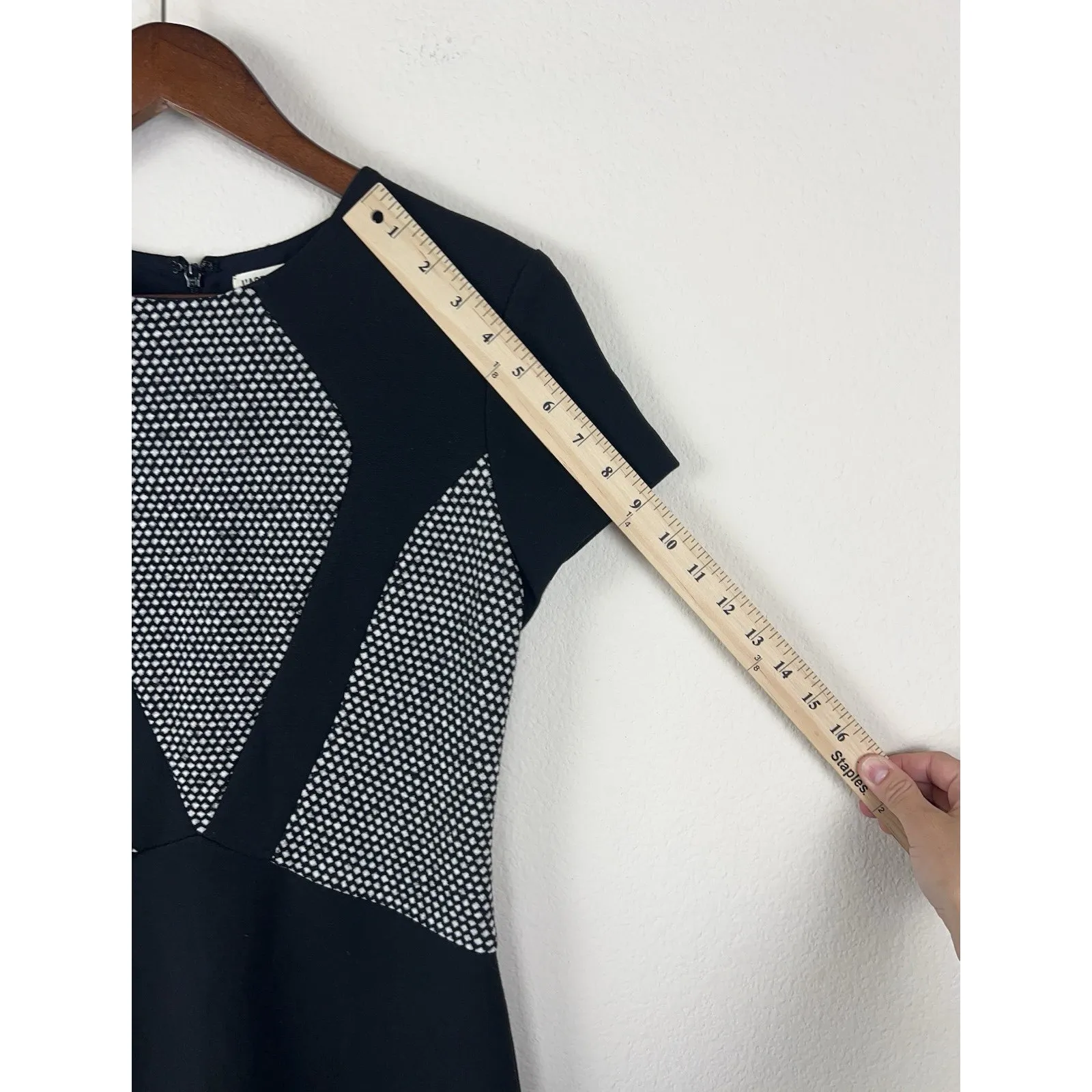 L’AGENCE Black Sheath Dress Size 6 Geometric Panel Bodycon Short Sleeve Zip Back - Image 10