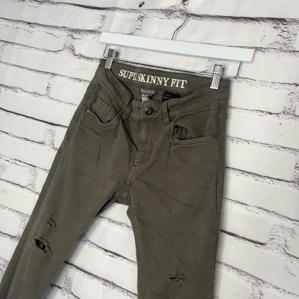 H&M Divided Super Skinny Jeans Mid Rise Olive Green Women’s 29 Distressed Hem - Image 7