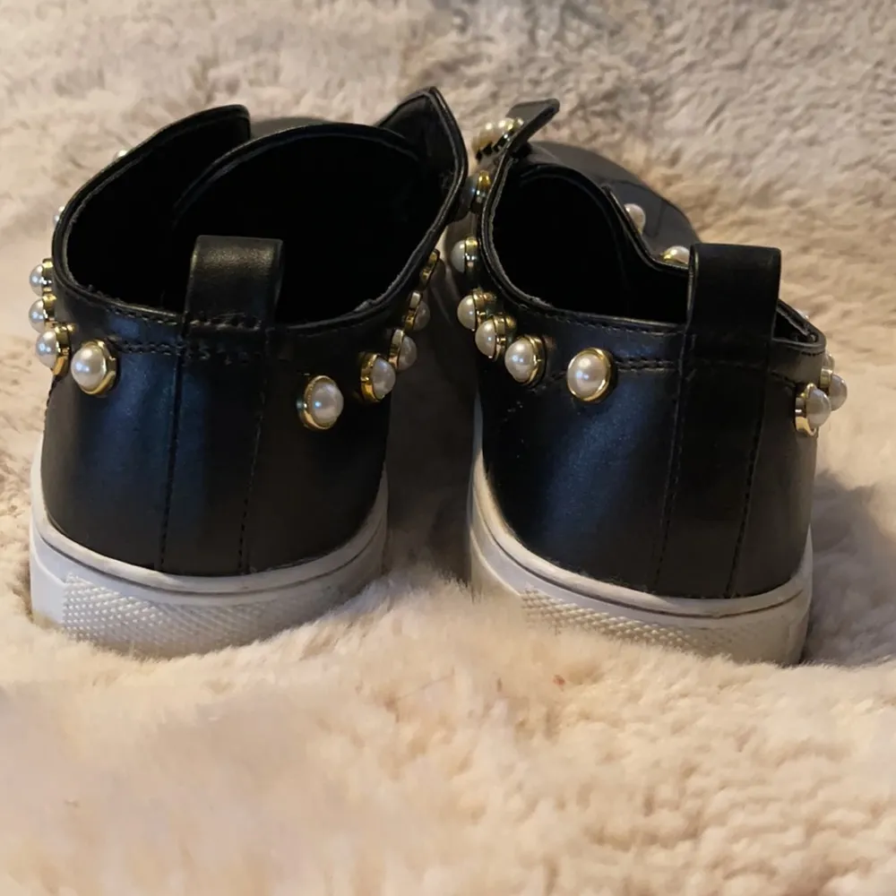 🦋4/$25 Rasolli Slip On Embellished Shoes Size 8 Black - Image 9