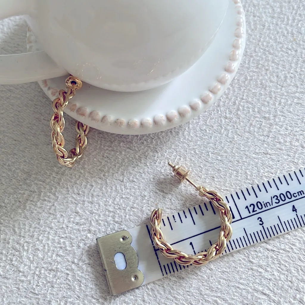 Chain open hoop huggie earrings - Image 2