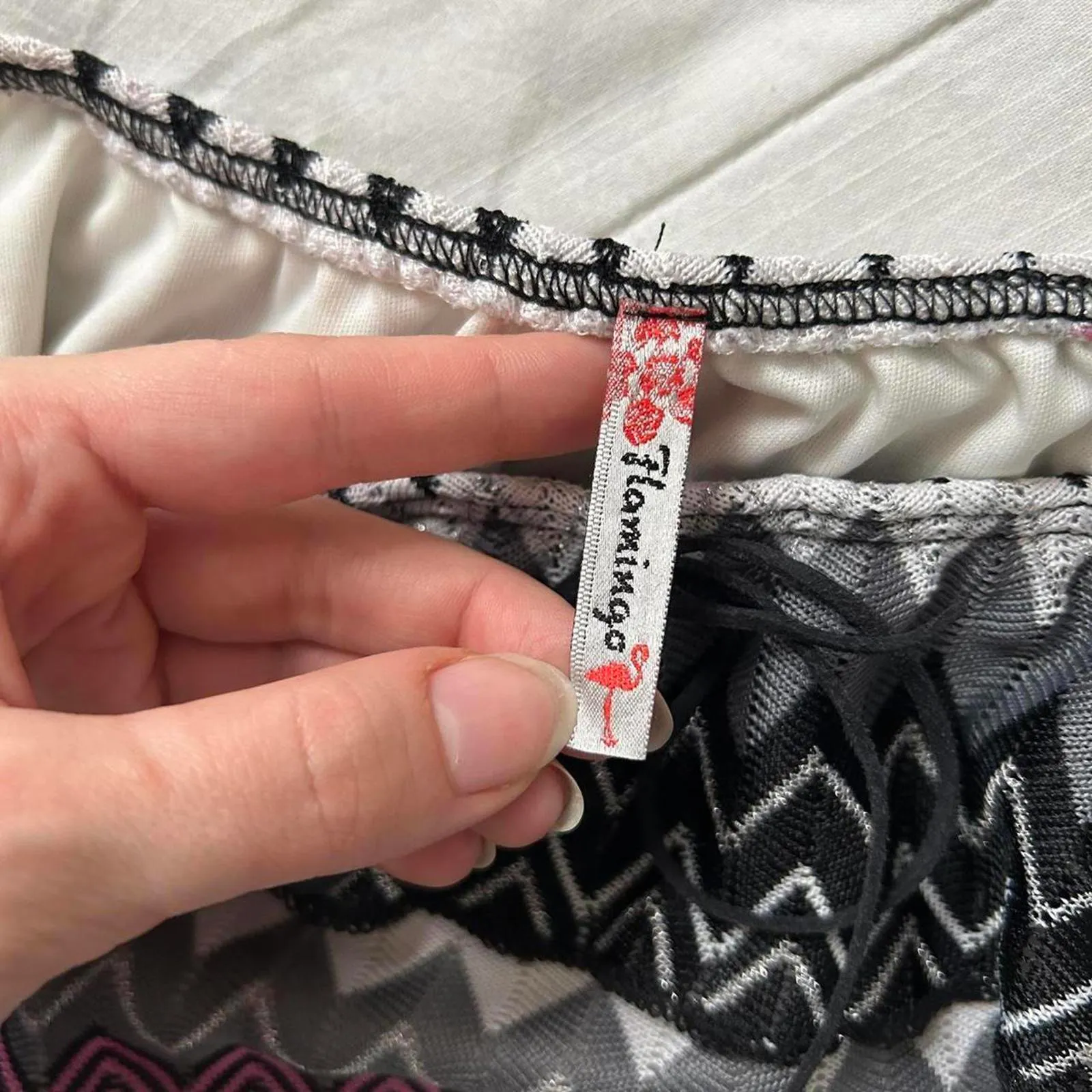 Y2K paper tag vintage Pink black chevron tube top with ruffles and tie detail - Image 4