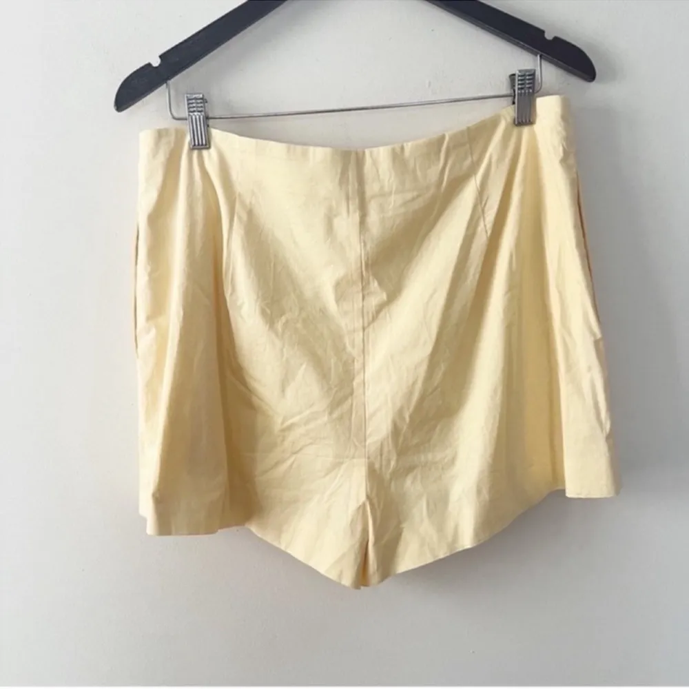 Hermosa Pleated Cotton Shorts Revolve High Rise Size XL Yellow - Image 5