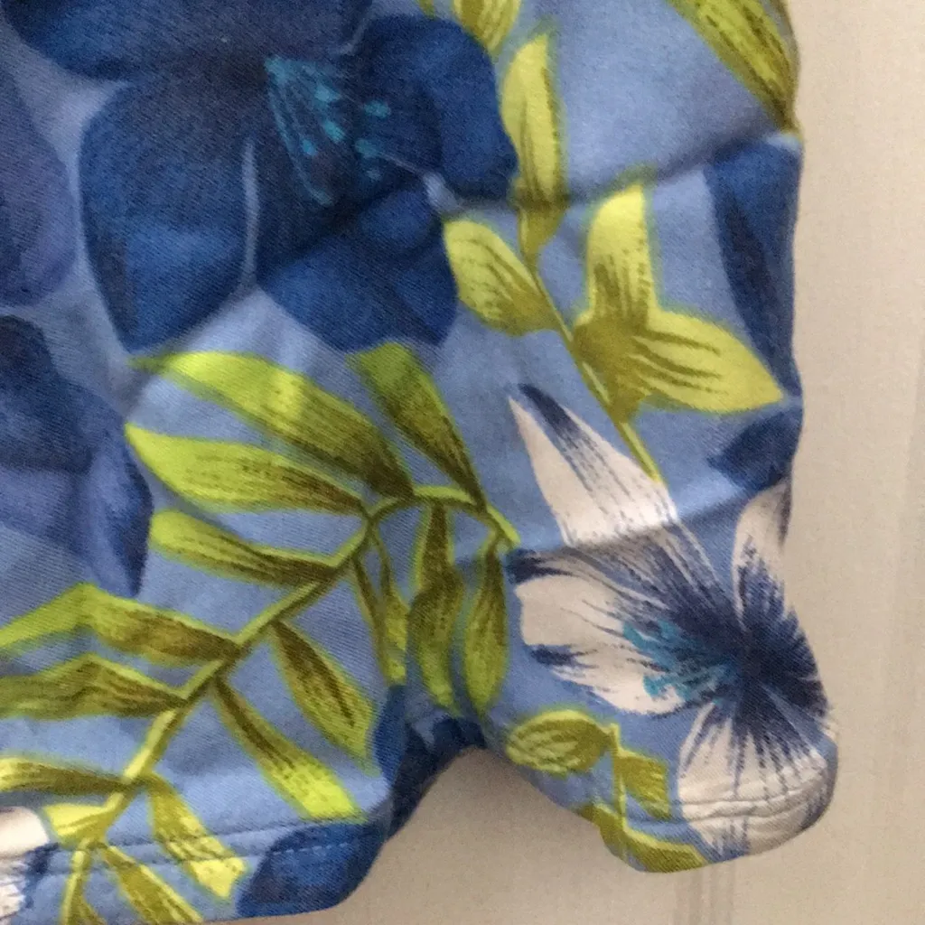 FINAL MARKDOWN St. John’s bay tropical-looking blouse (M) - Image 6