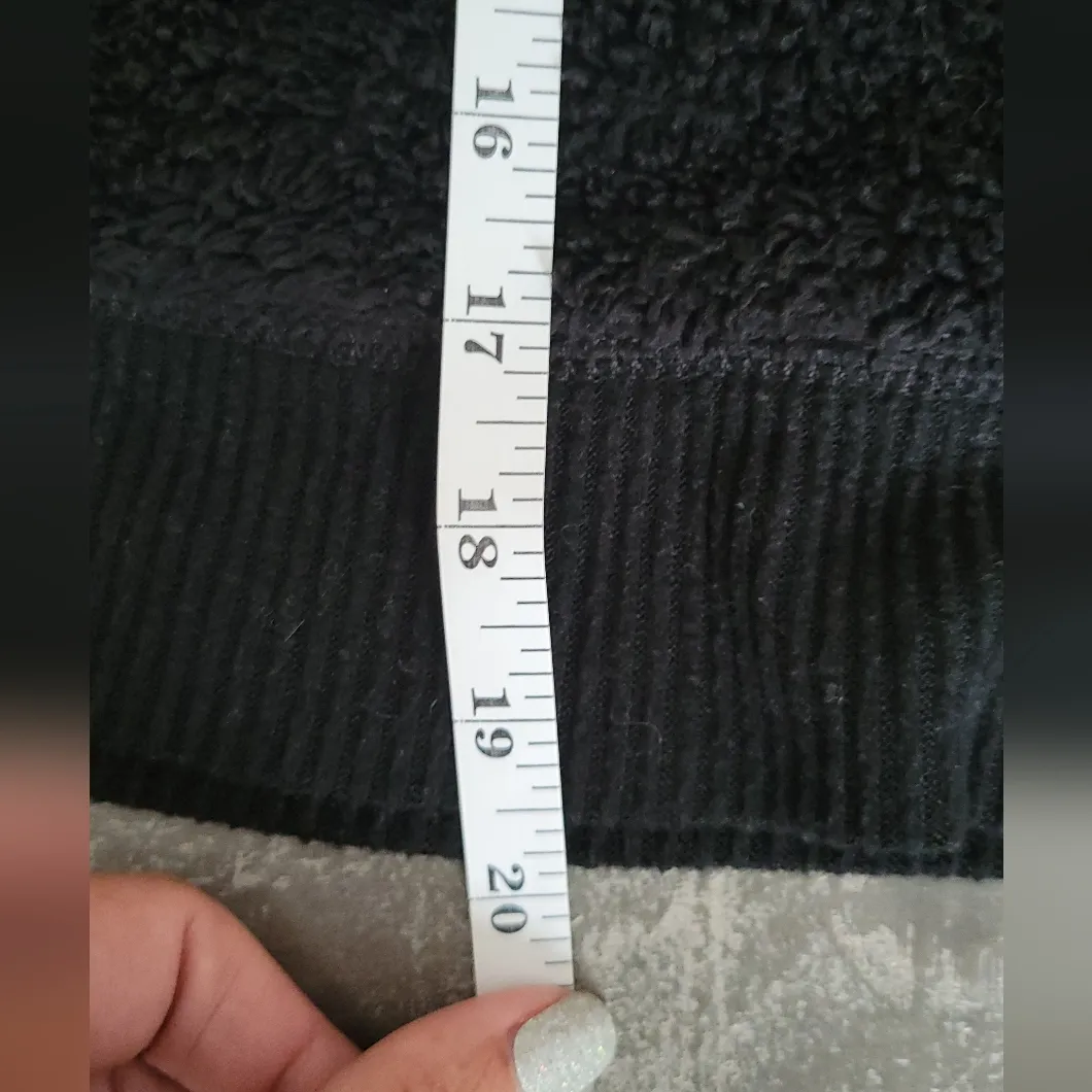 Hollister Black Faux Fur Mock Neck Cropped Sweater Size M - Image 16