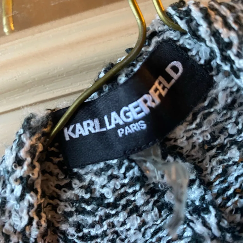 Cozy Black and White Knit Size undefined - Image 2