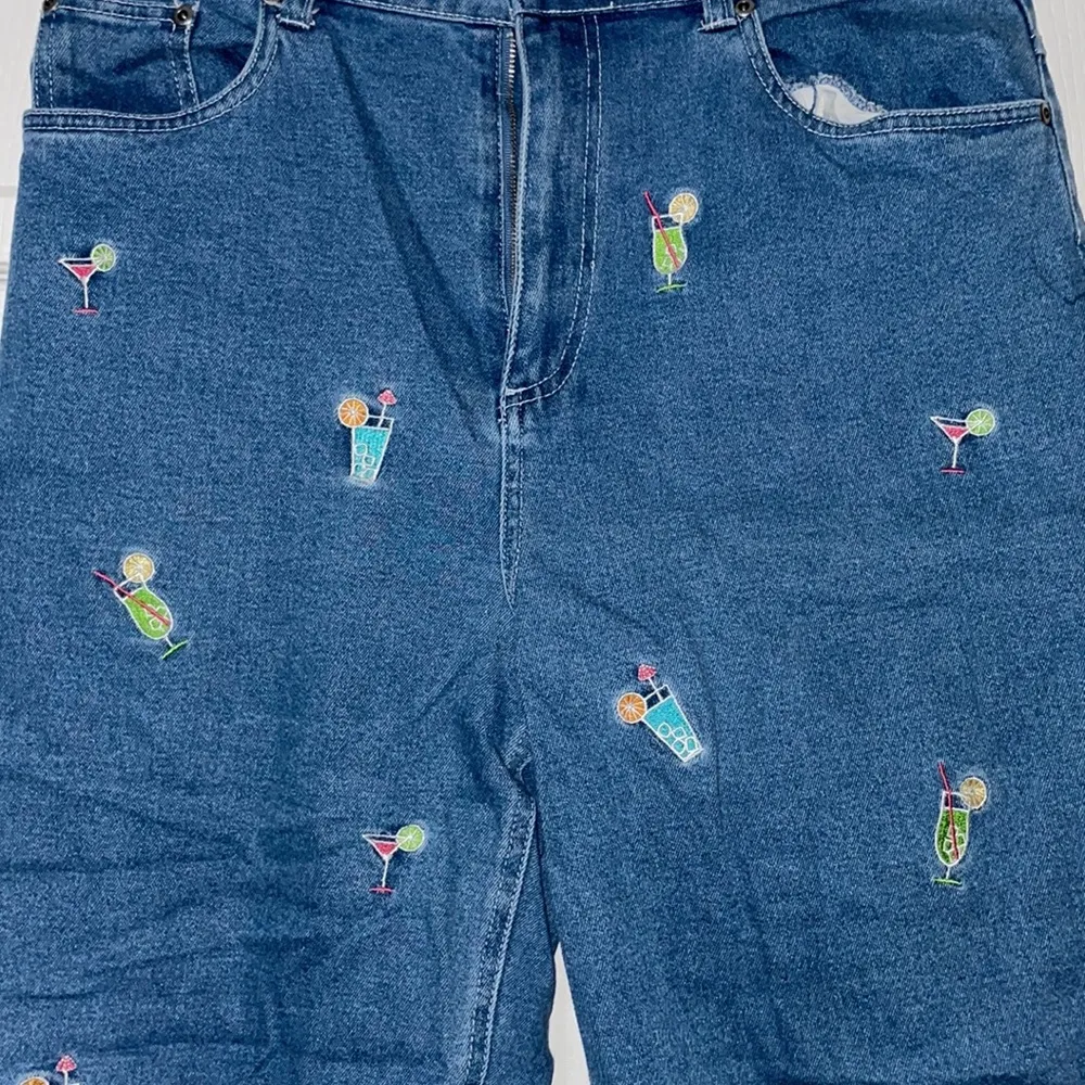 Vintage! Denim capri’s with cocktail embroidery Blue Size 12 - Image 2