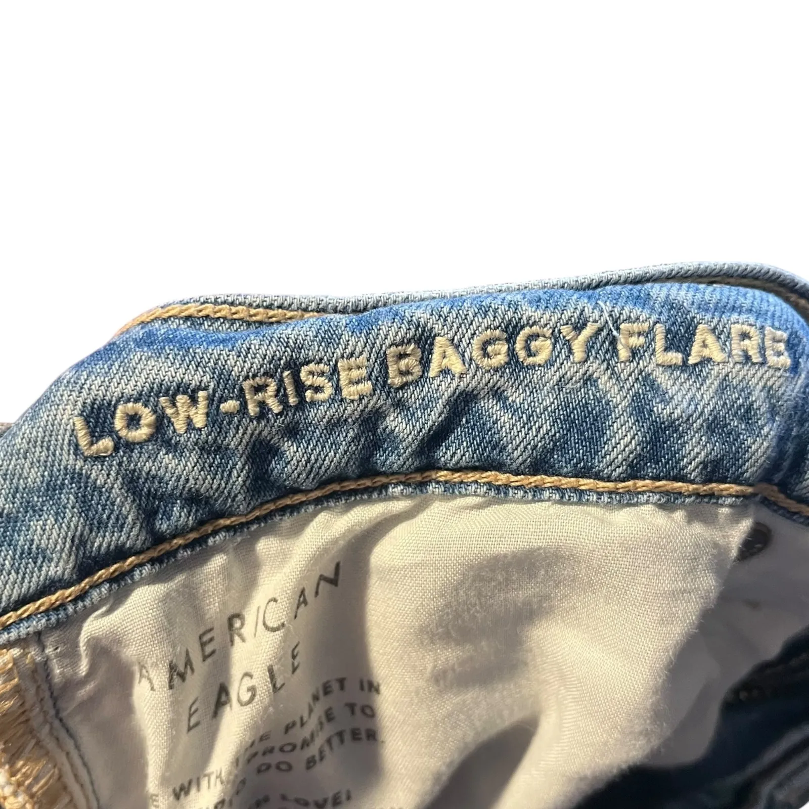 American Eagle Low Rise Baggy Flare Jeans Distressed Blue Wash Size 10‎ Short - Image 6