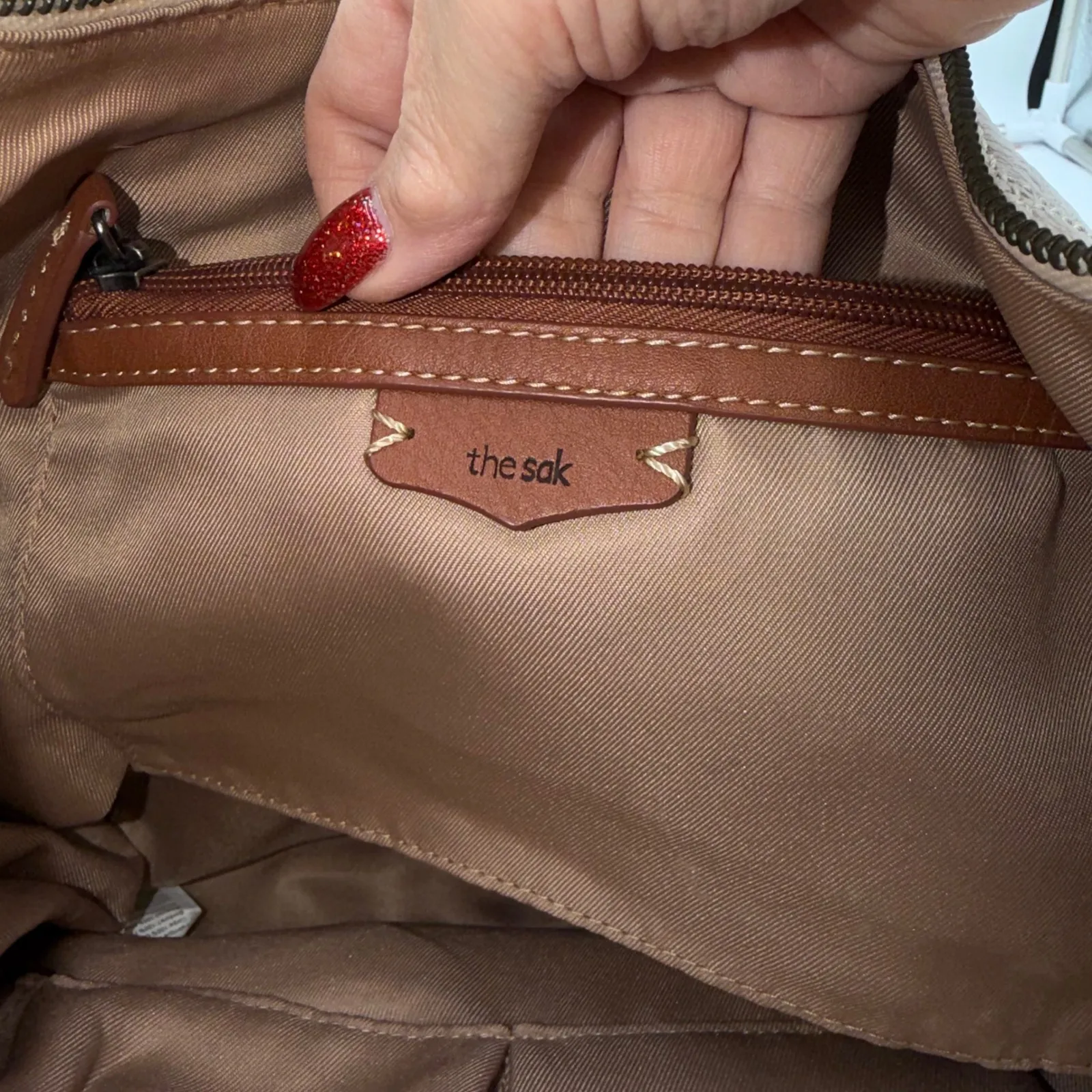 The Sak Perforated Leather Hobo Shoulder Bag Cream Tassel Zip Pockets - Image 5