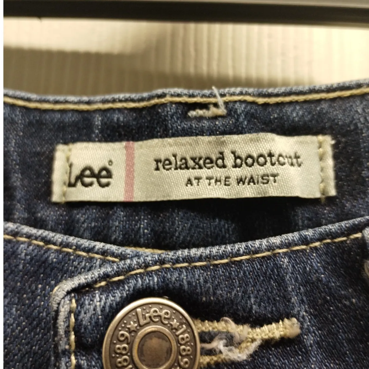 Lee Women's Size 8 Medium Relaxed Bootcut At The Waist Dark Wash Blue Jeans - Image 5