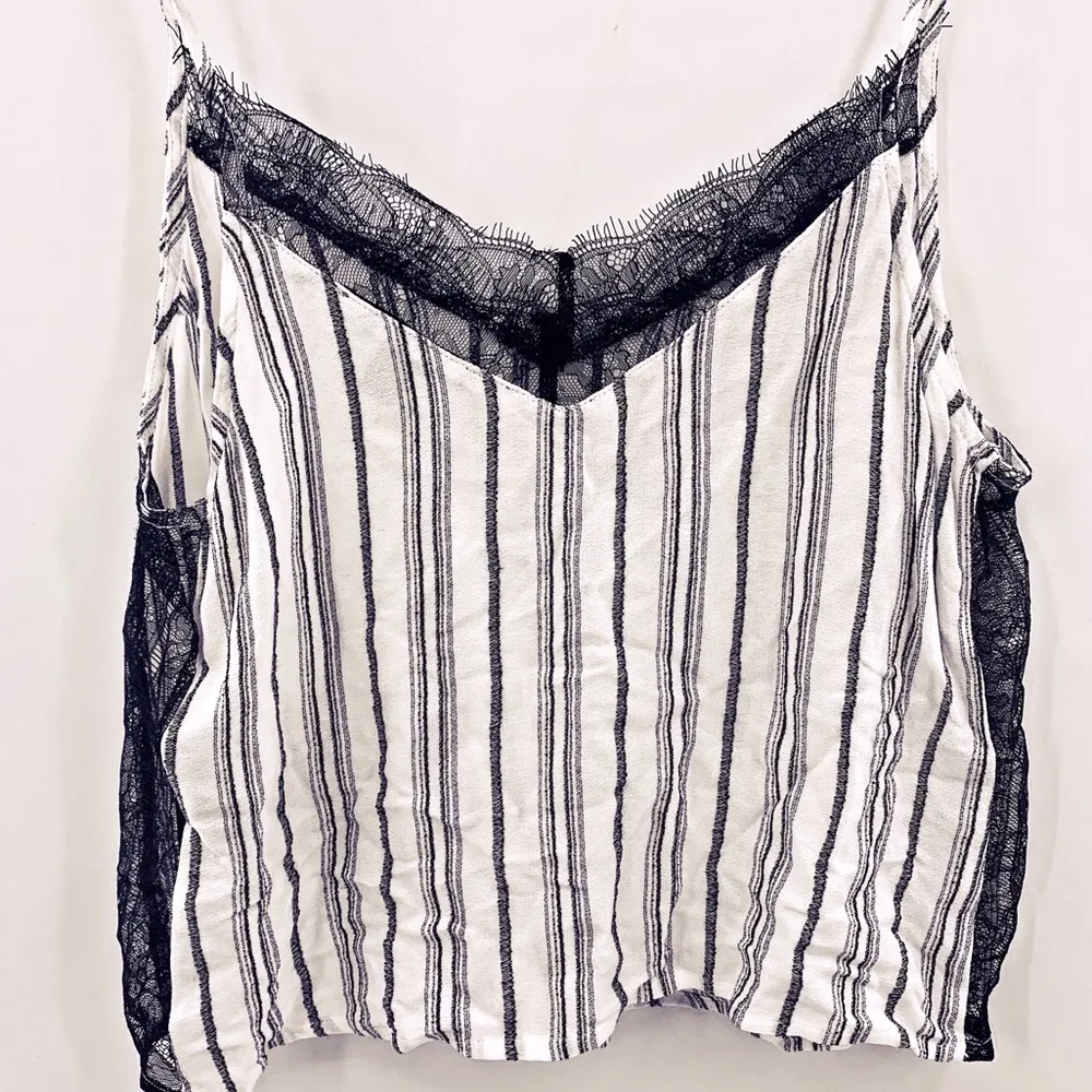 Midnight Bakery sleepwear tank lace detail small - Image 3