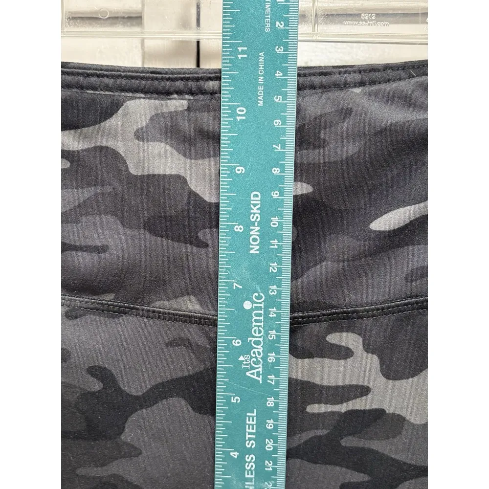 Maurices Black/Gray Camo Band Waist Crop Leggings Size Small‎ Pockets - Image 3
