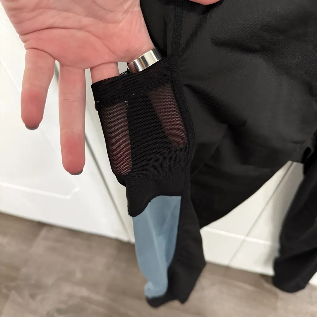 SheIn  Black and Teal Workout Leggings - Image 3