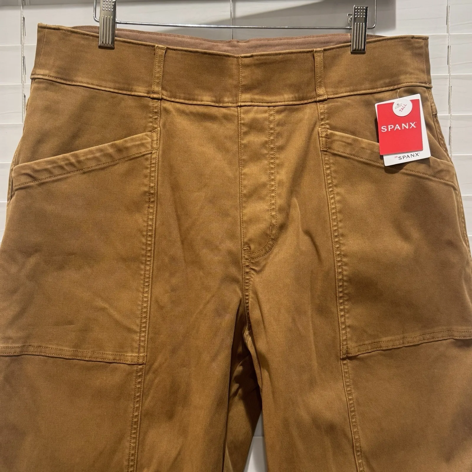 NEW SPANX Womens 1X Tall Stretch Twill Ankle Cargo Pants In Acorn Camel Slimming - Image 4