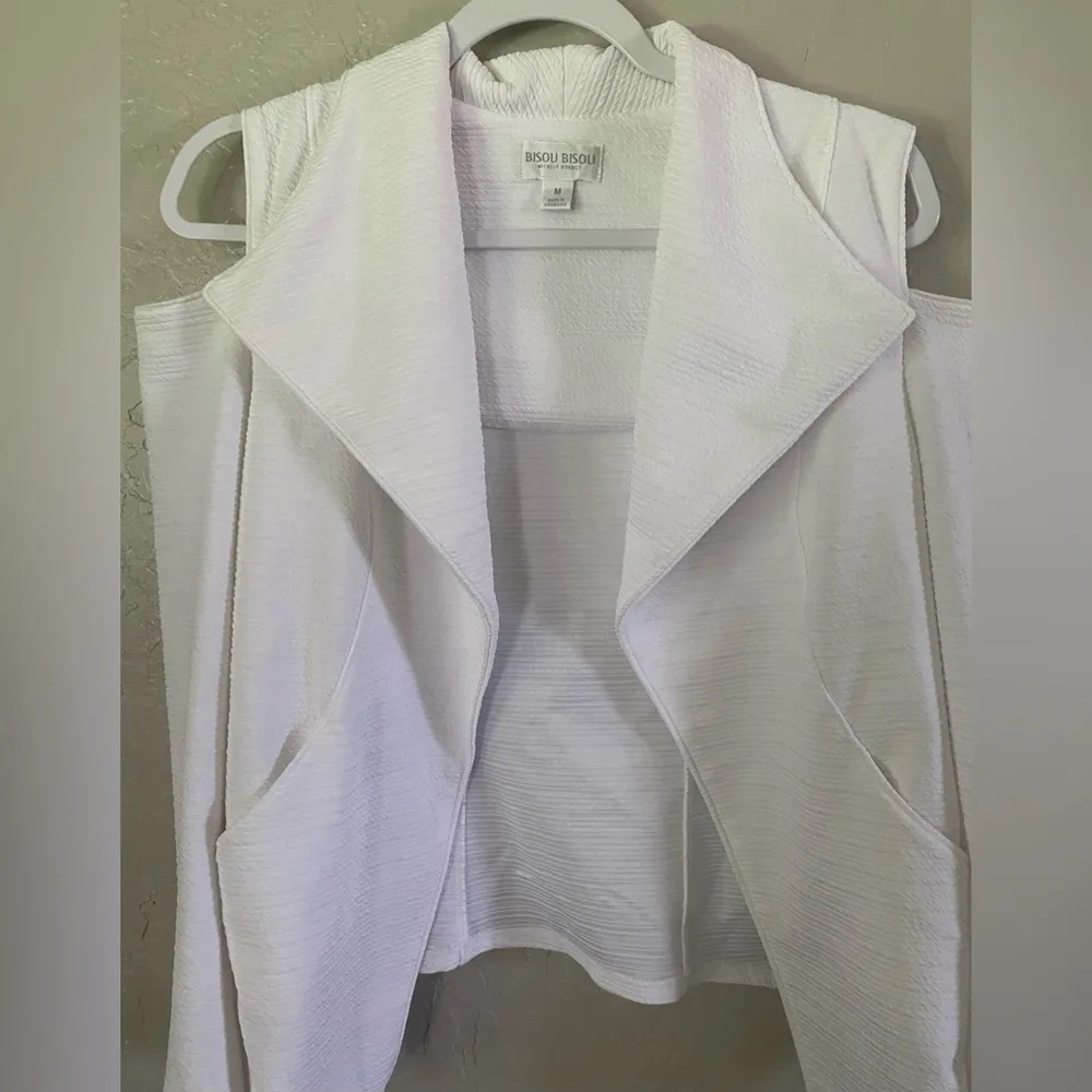 BISOU BISOU Cold Shoulder Sleeve Open Front Jacket Textured White Knit Size M - Image 3
