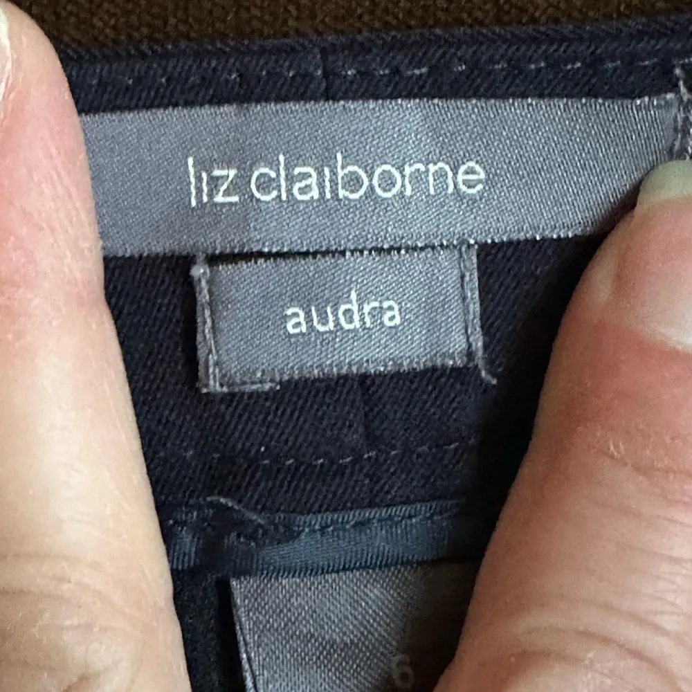 Liz Claiborne Audra Dark Navy Blue Mid Rise. Pleated In Front & Back Sz 6. - Image 7