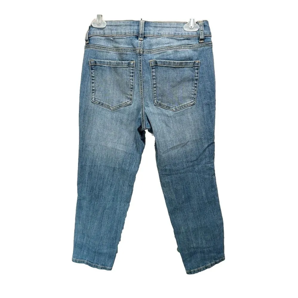 Maurices Light Wash Distressed Capri‎ Jeans Size 4 Low Rise Pockets - Image 4