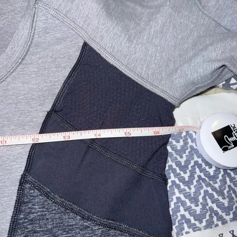 lululemon‎ long sleeve shirt size 6 - Image 2