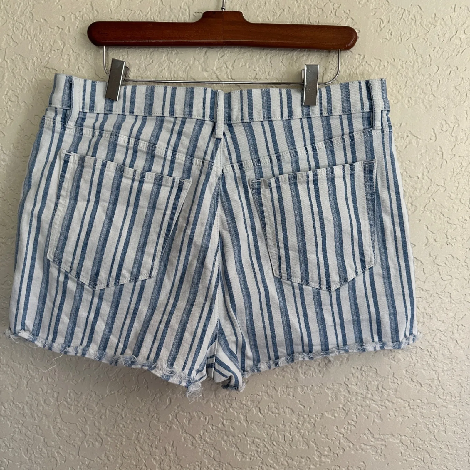 Made And‎ Loved Loft Denim Shorts 31/12 Blue White Striped Denim Cut Off Shorts - Image 8