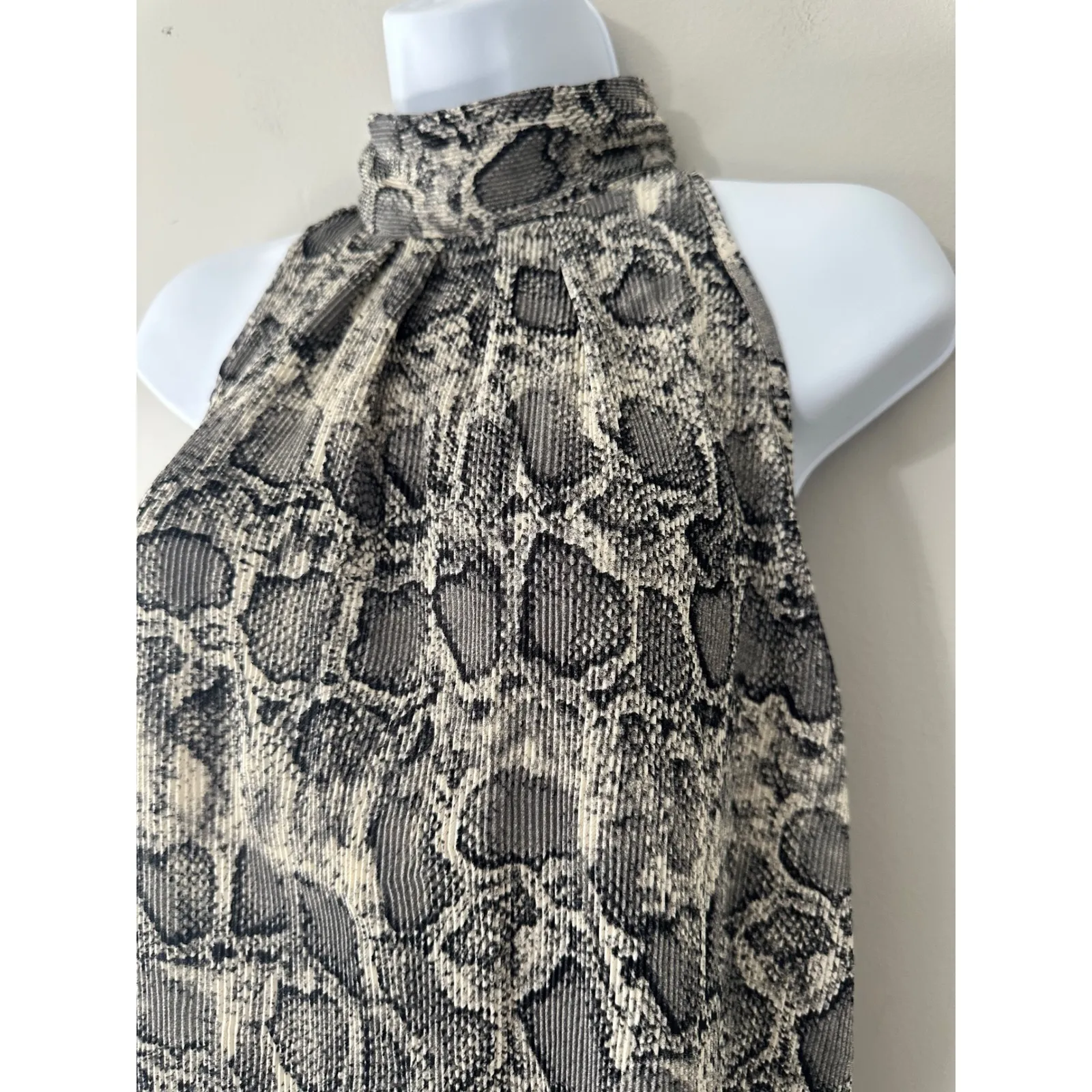 Sen Anthropologie Snakeskin Print Pleated Mock Neck Sleeveless‎ Tank Top XS Black - Image 2