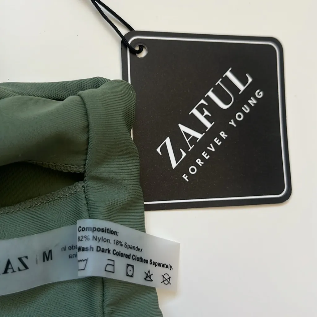 NWT Zaful Tie Front Bikini Top in Green Women's Medium - Image 4