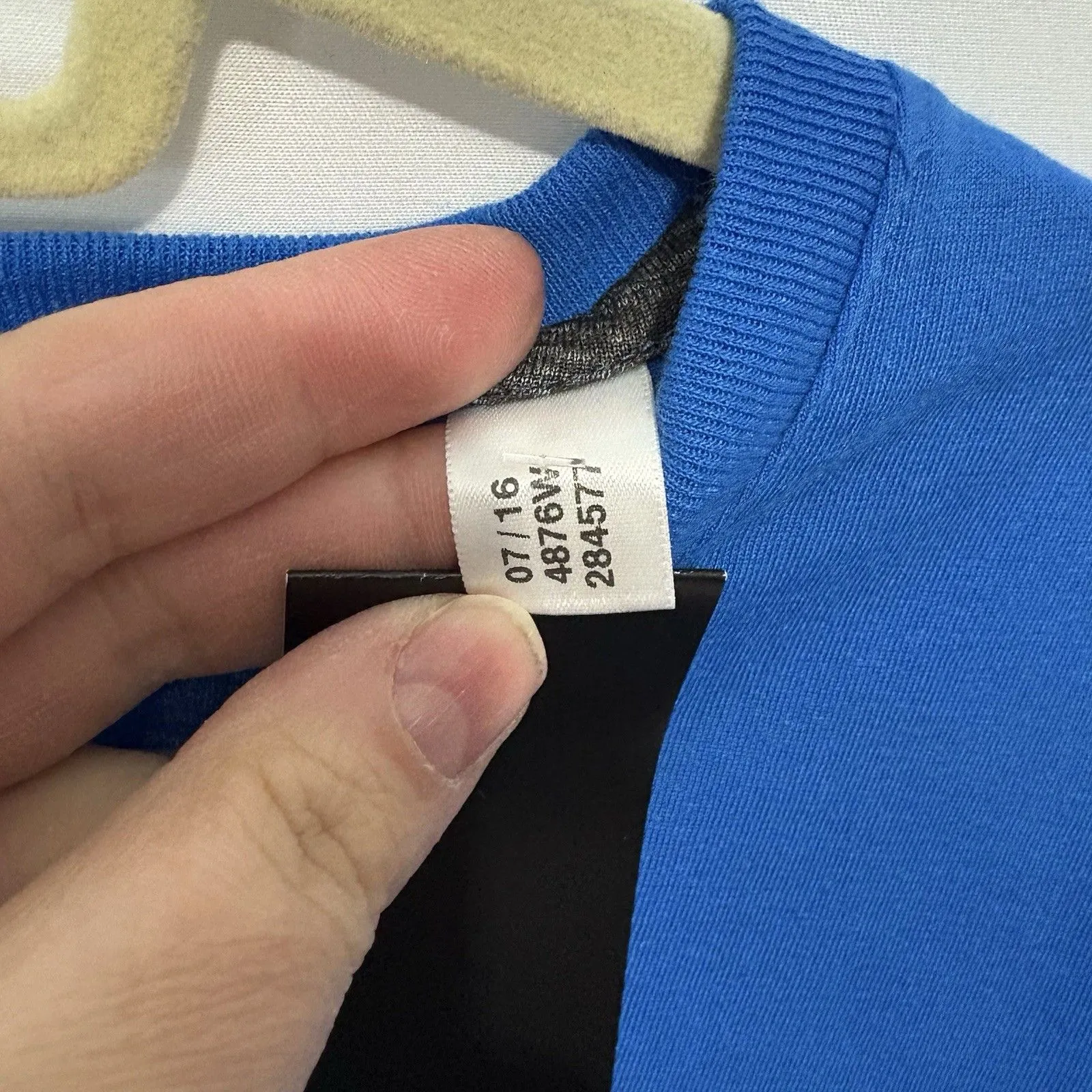 NWT Adidas Womens Ultimate Tee 2X Long Sleeve V-Neck L Blue Workout Climalite - Image 4