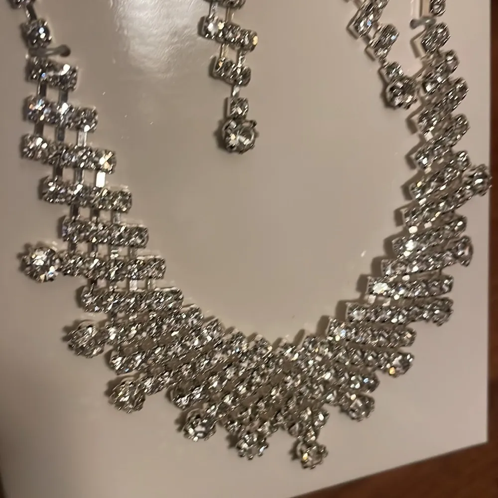 Jaclyn Smith diamond look silver necklace and earrings jewelry Coord set New - Image 5