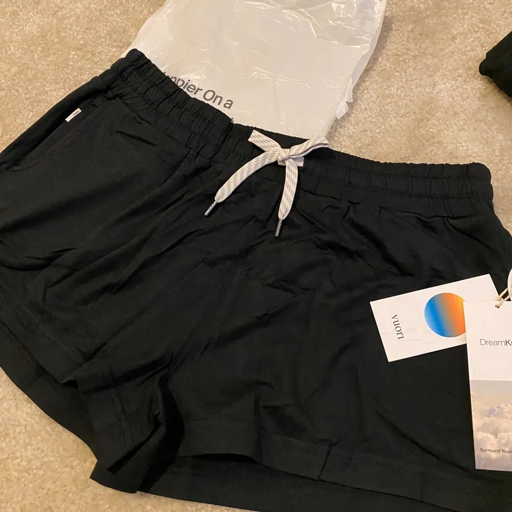 Vuori Halo Performance Shorts In Heather black Size XL NWT - Image 2