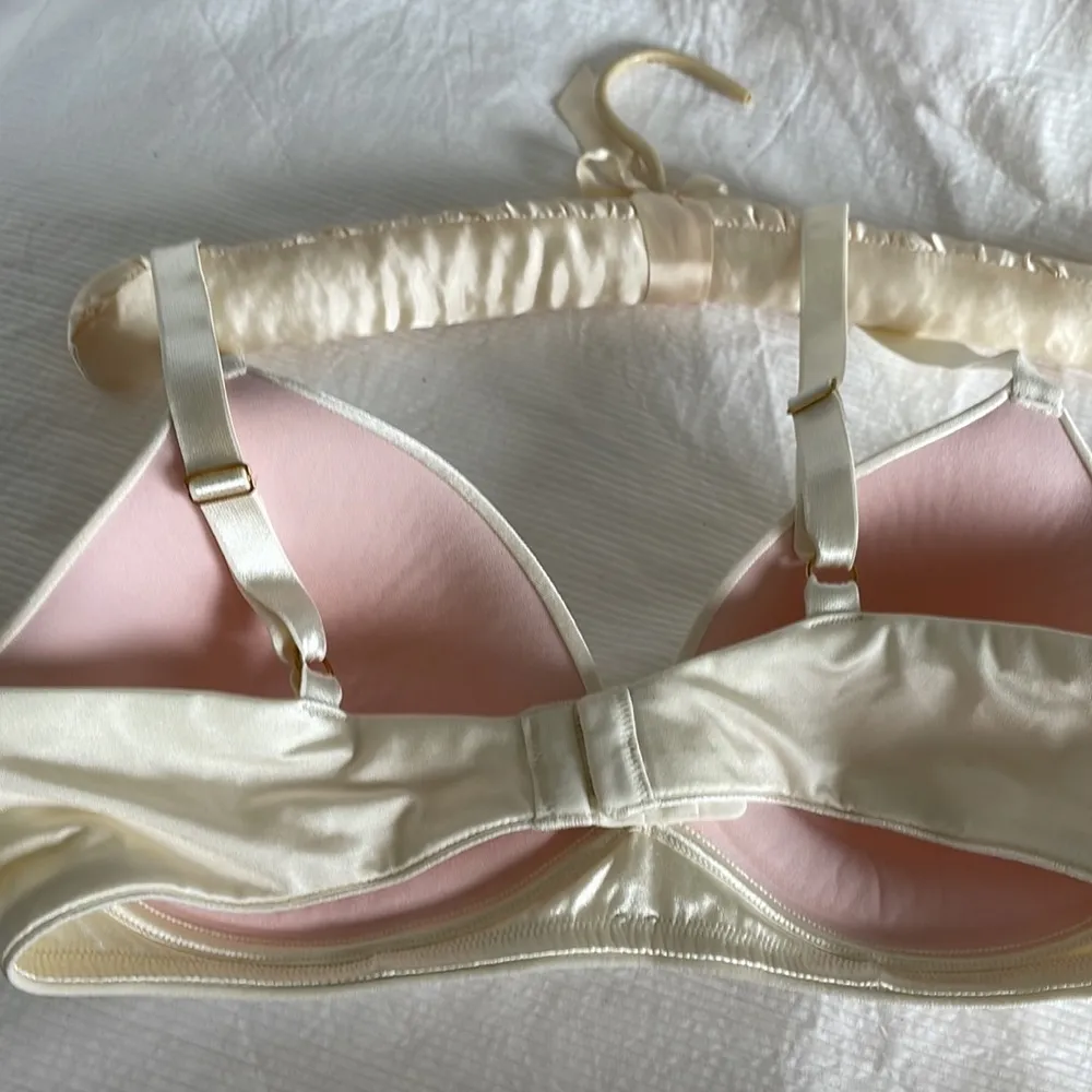 Light padded cups with soft wire support bra Size undefined - Image 2