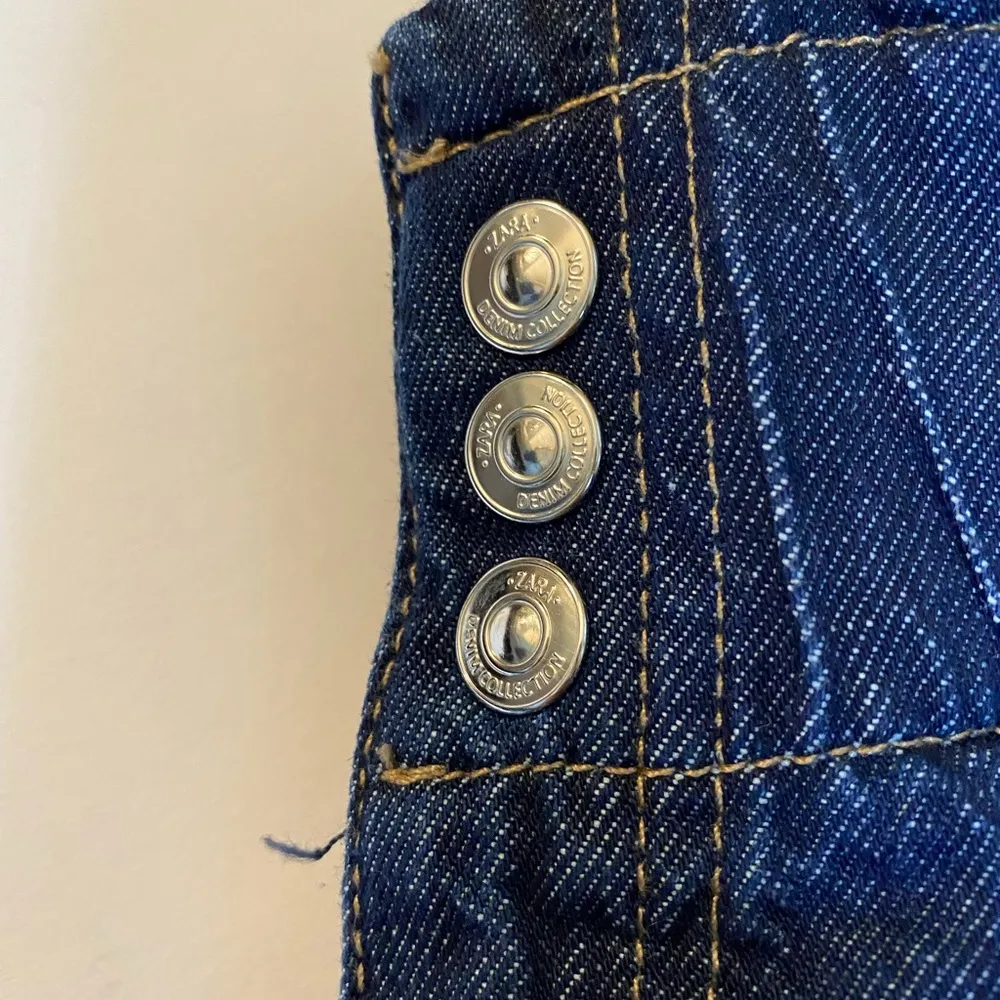 Zara High Waisted Baggy Jeans with Darts and Elastic Waist - Image 11