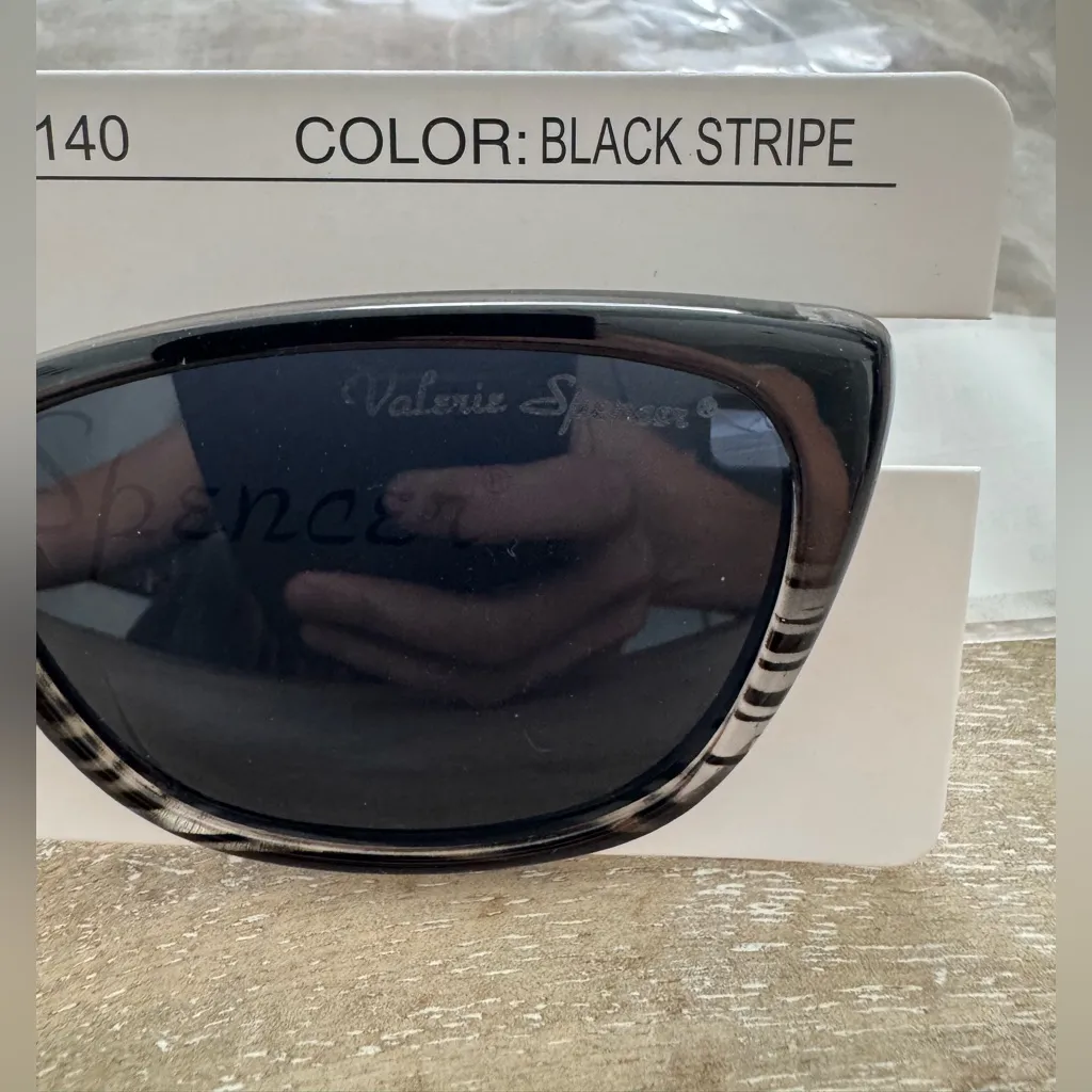 Valerie Spencer Womens Sunglasses VS9453 SIZE: 54 - Image 2