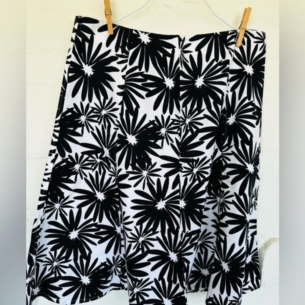 I.e. VTG Black & White Floral 100% Cotton Skirt Soft‎ See Photos Has A Snag. New Size 14 - Image 5
