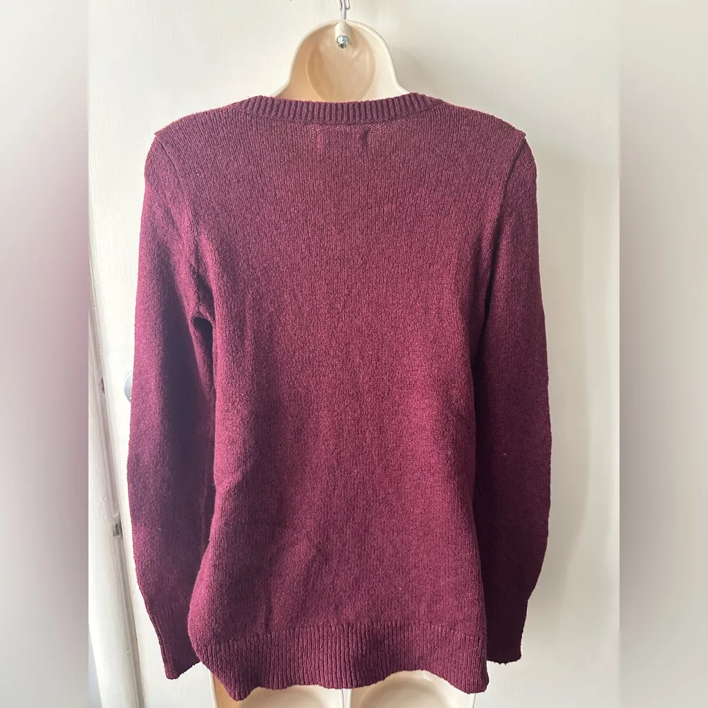 Hollister Burgundy V-Neck Sweater with Bear Pattern - Image 4