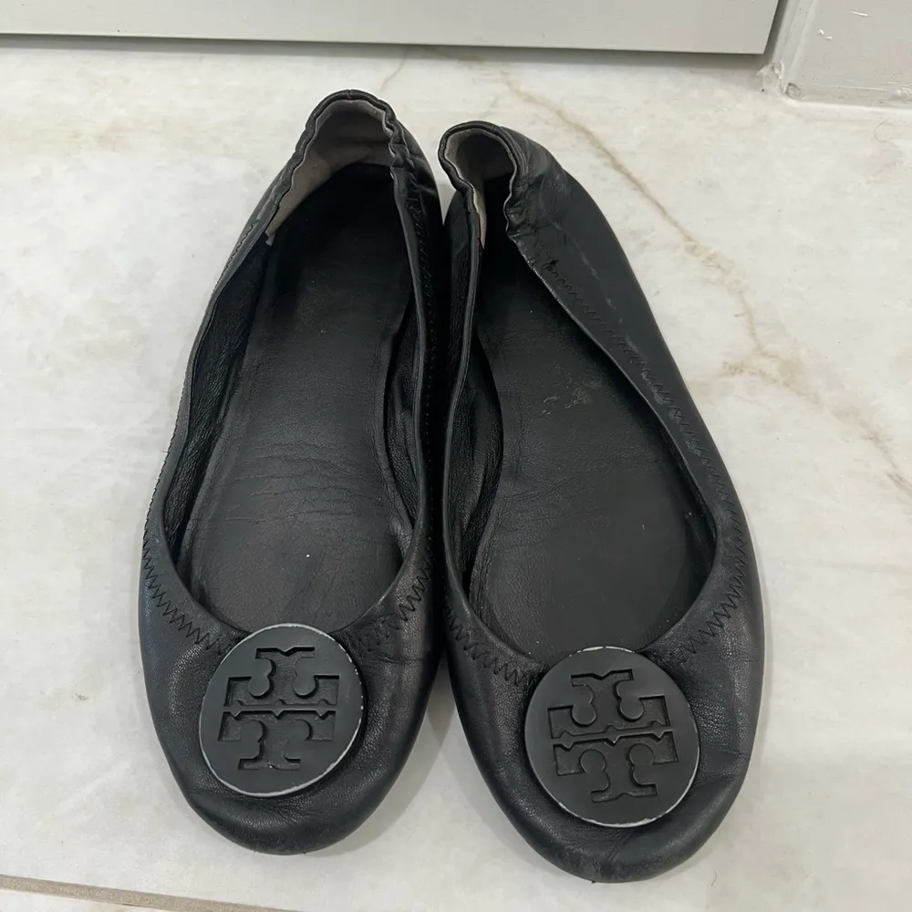 Tory Burch Black Leather Logo Flats Size 8 US - Image 2