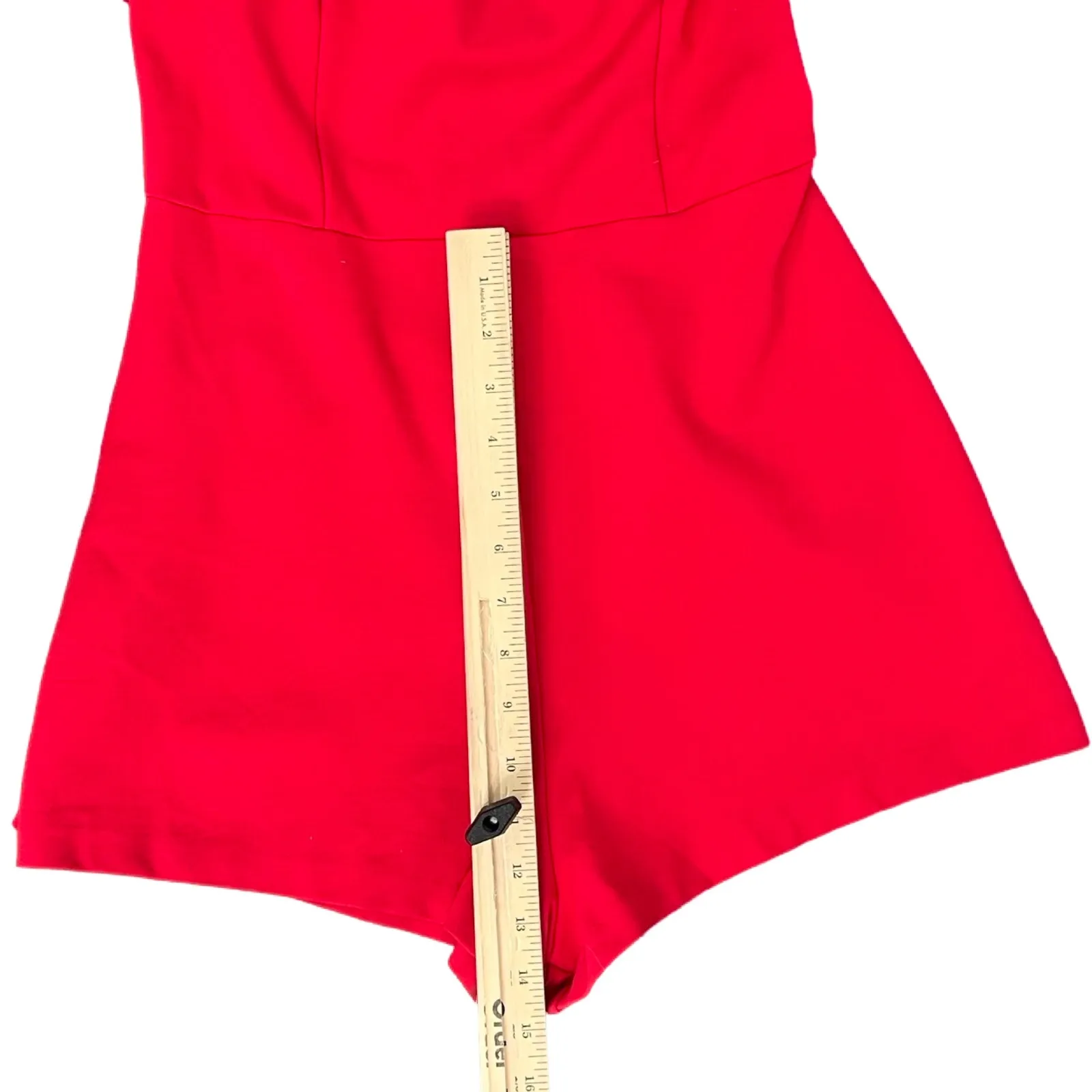 Urban Outfitters Cherry Red Rouge Off Shoulder Ruffle Heather Shorts Romper sz 2 - Image 4