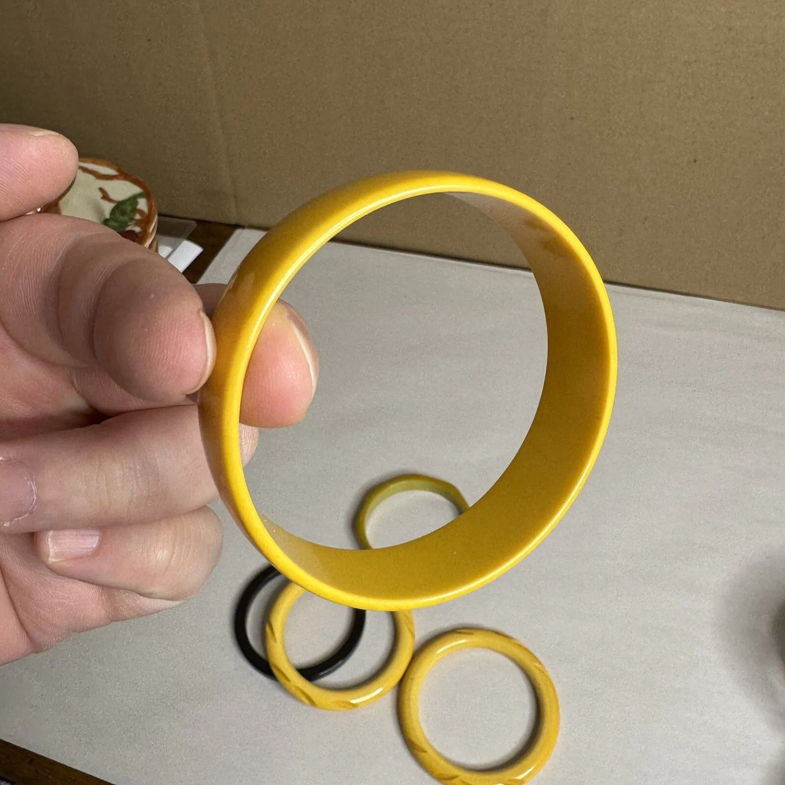 Vtg Bakelite Bangle Bracelets‎ Craved Yellow Green TESTED MCM Retro Spacer Corn - Image 8