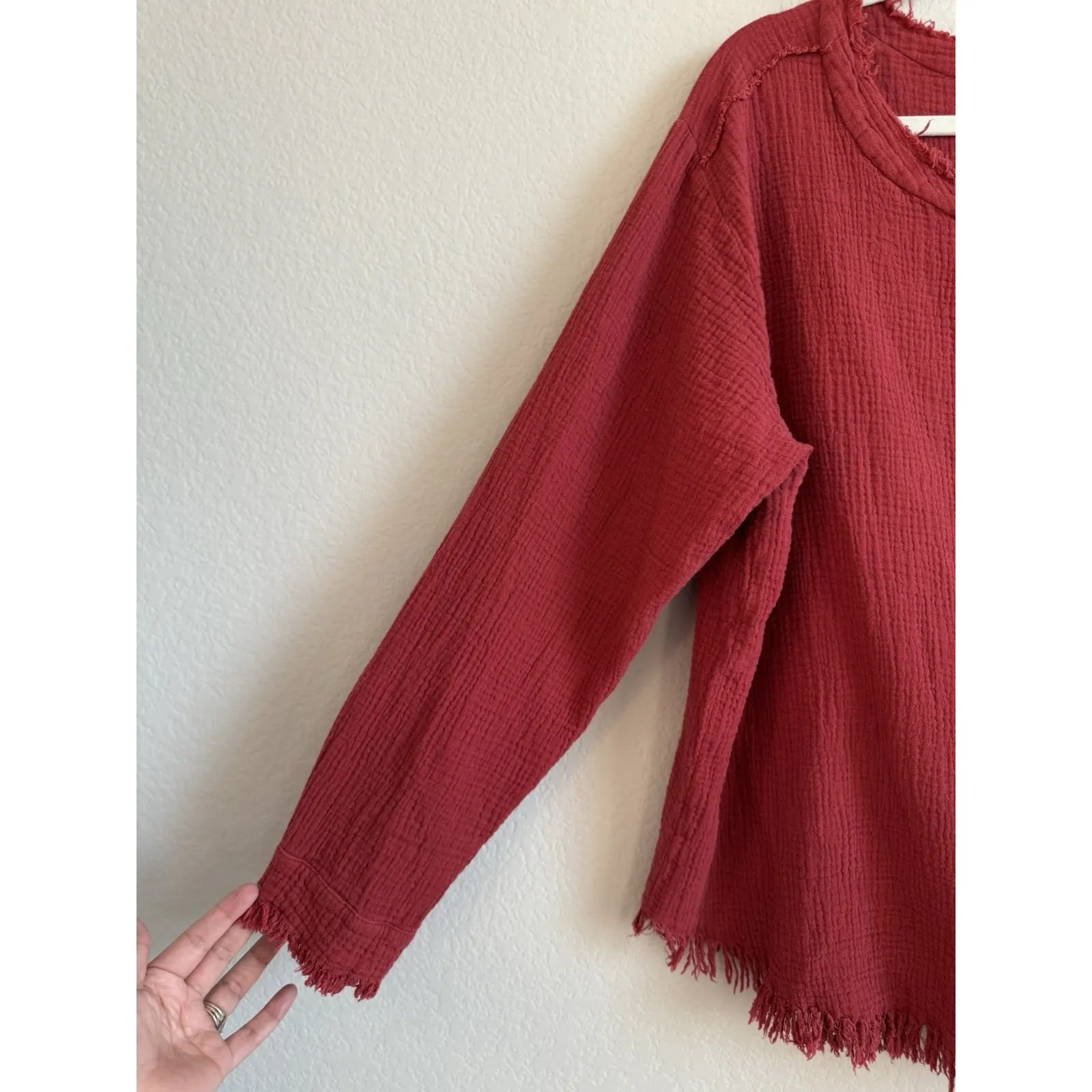 ee: some Womens Long Sleeve Raw Hem Henley Style Blouse Rust Red Size Large Boho - Image 7