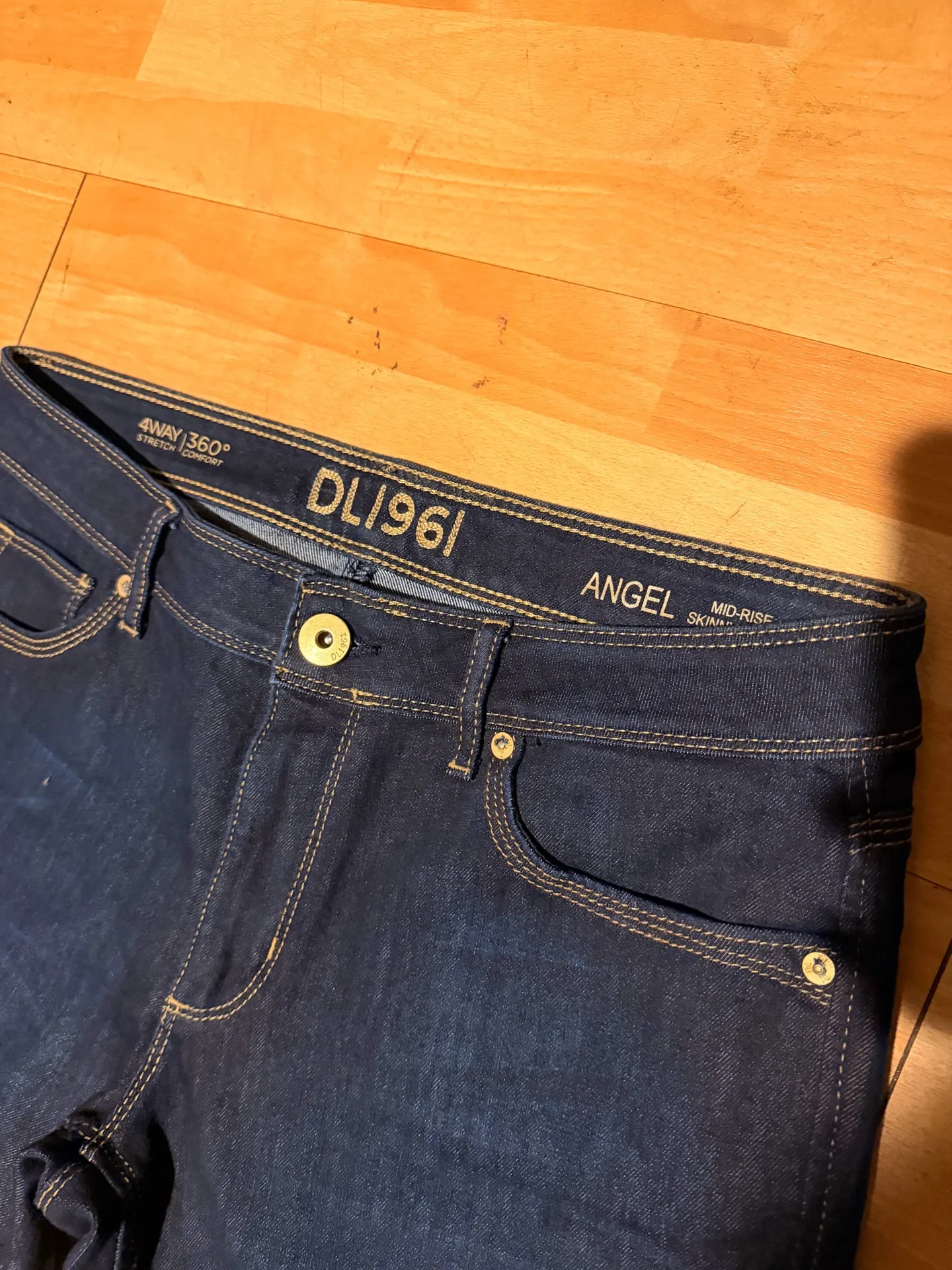 NWOT Angel DL1961 mid rise skinny ankle 4way stretch comfort 360 semi-metallic - Image 3