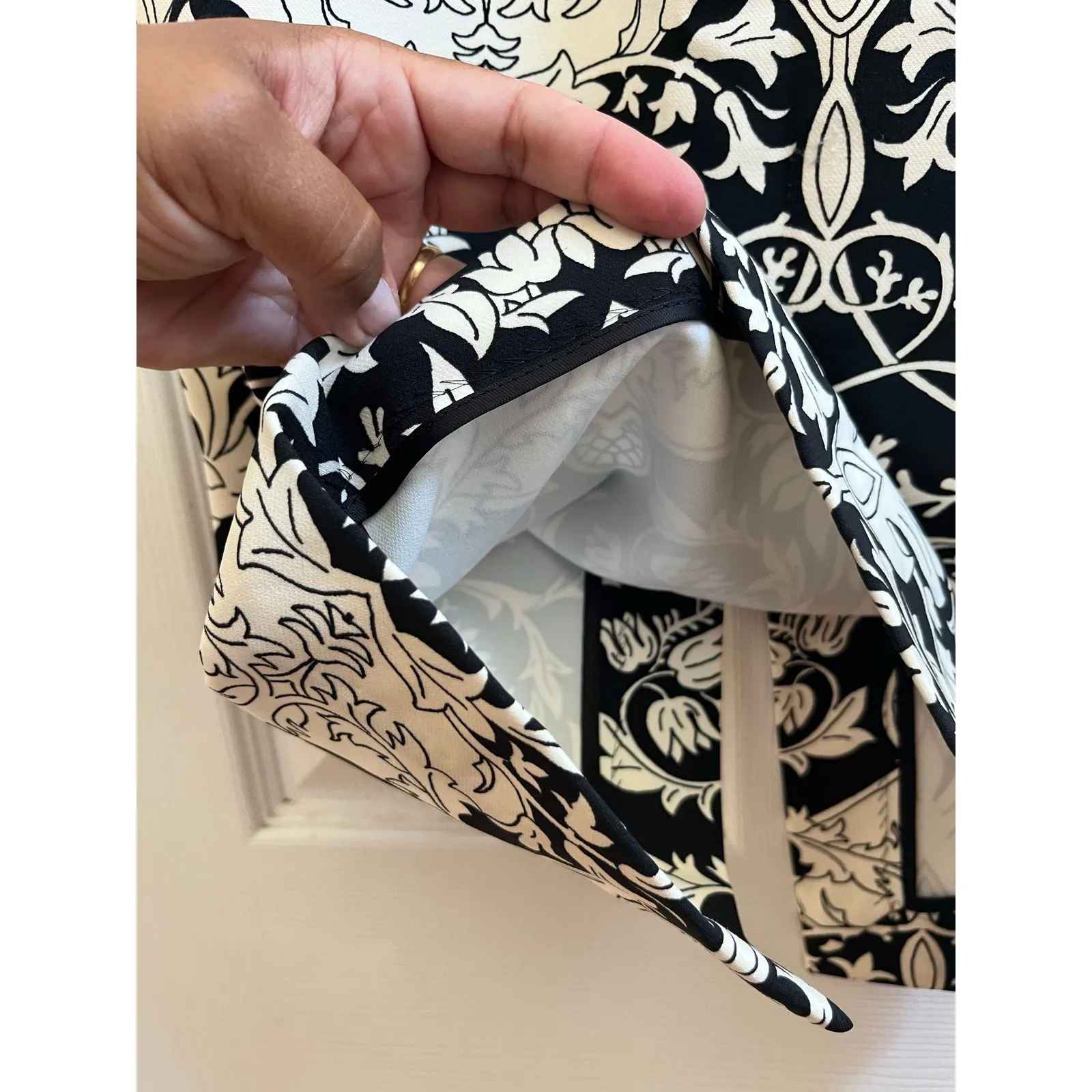 Zara Women Black White Floral Print Back Center Slit Pencil Skirt Size Small - Image 7