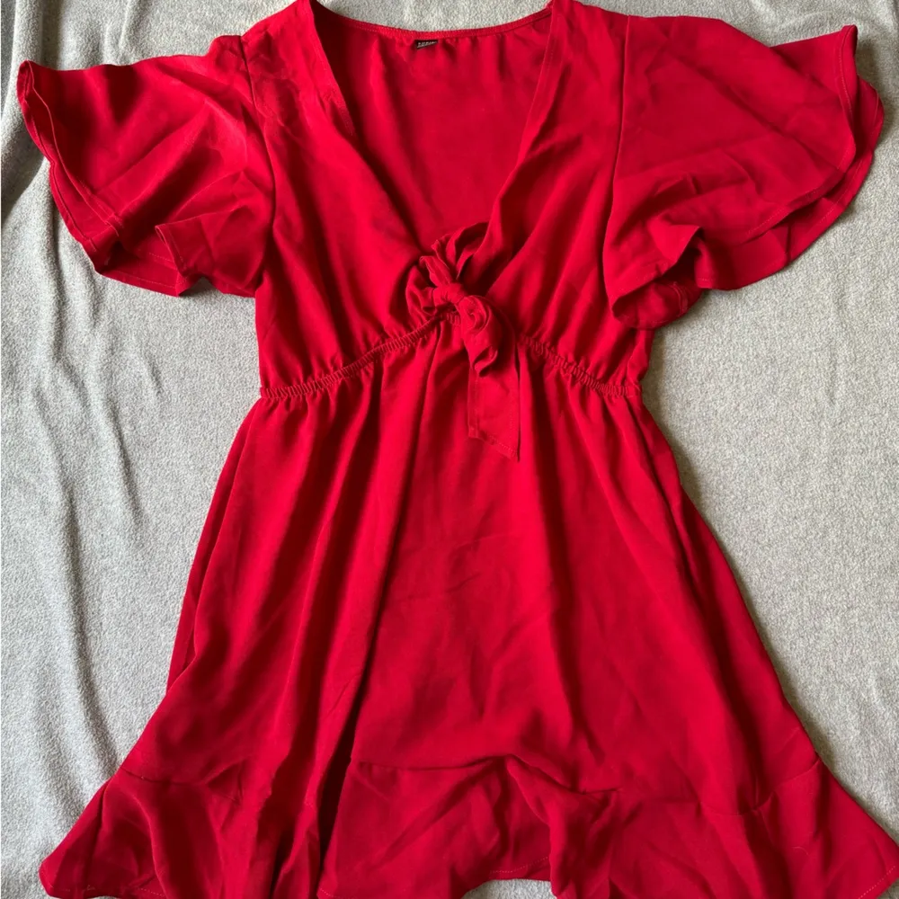 Red flowy dress! NEVER WORN - Image 2