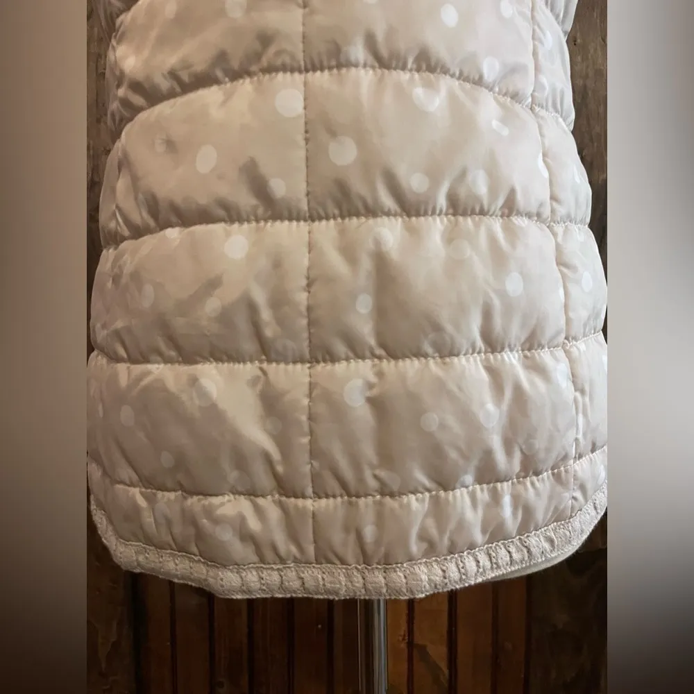 CHICO'S QUILTED VEST SIZE 0 SMALL LACE TRIM DETAILS NEUTRAL BEIGE POLKADOTS - Image 4