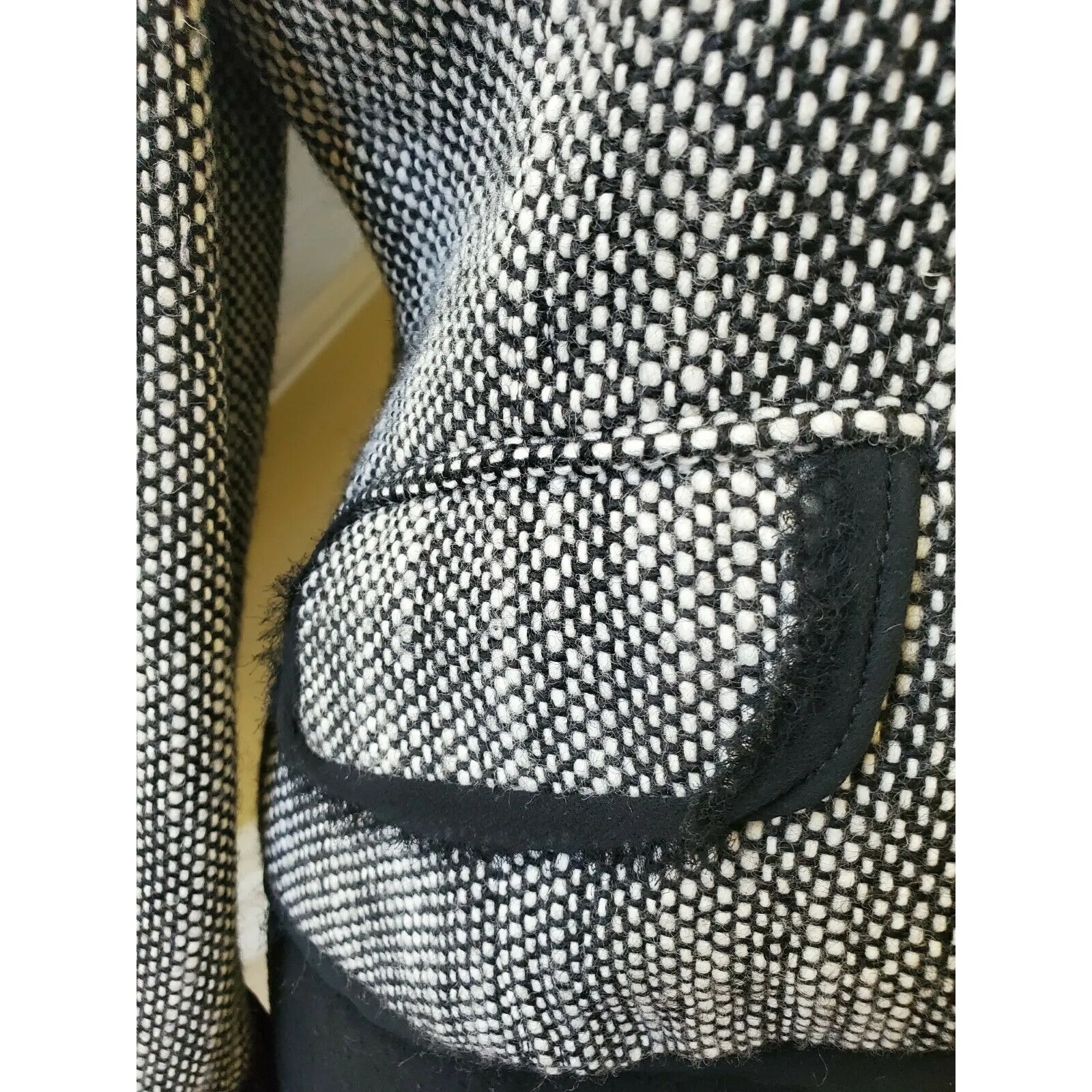 The Limited Women's Vintage Small Black Wool Tweed Cropped Fitted Career Blazer - Image 2