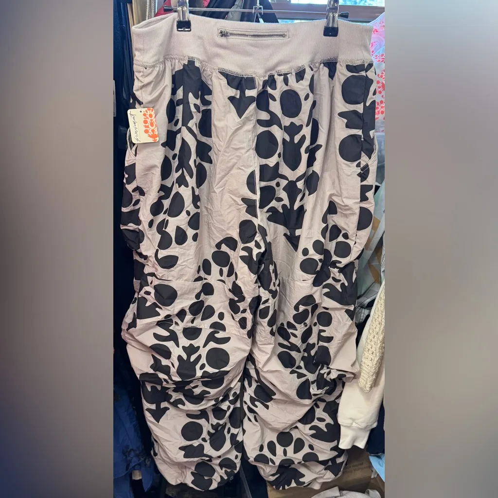 NWT Free People FP Movement Parade Pants - all over logo tofu combo - XL - Image 9