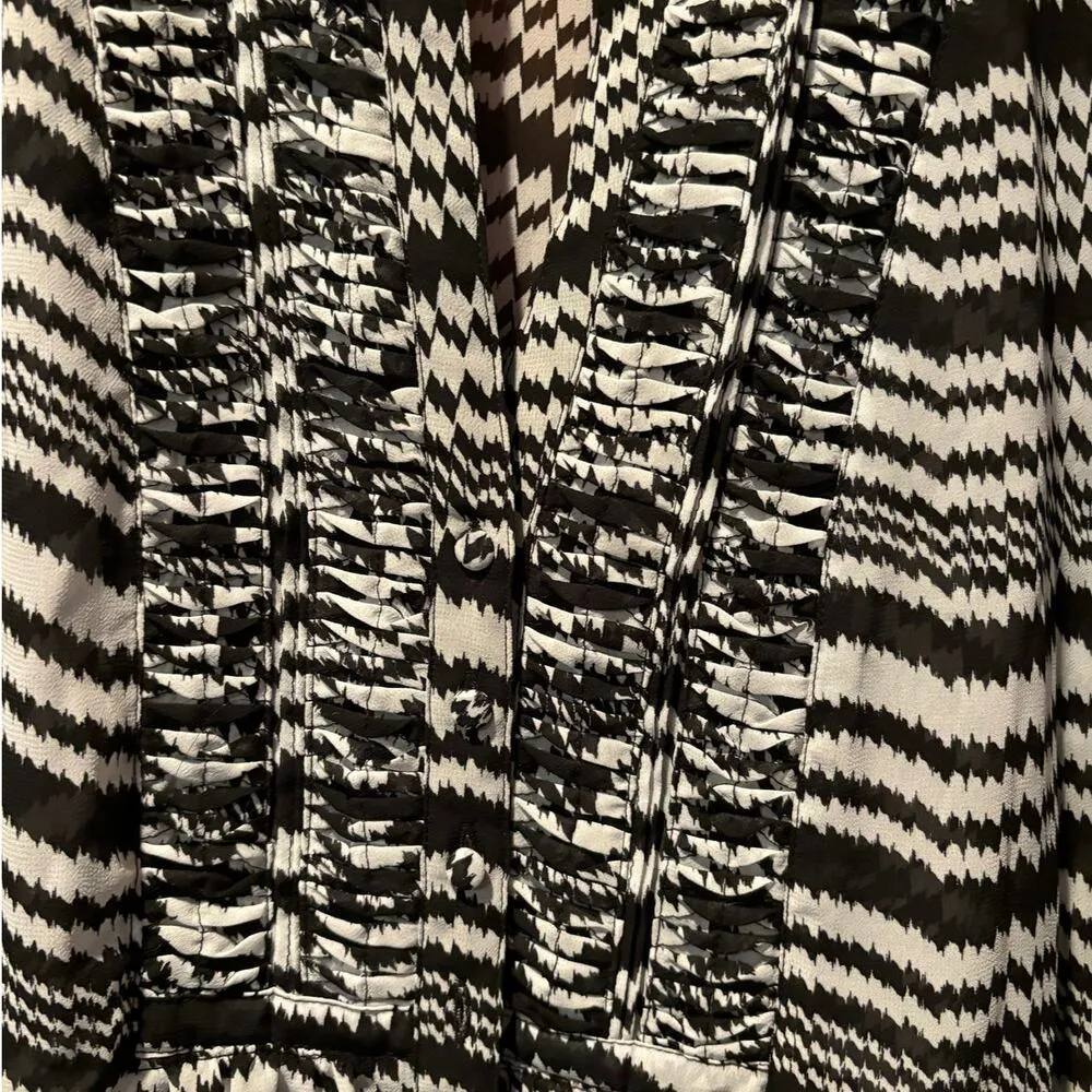 Chico's Top Women M Black White Modest Ruffle Casual Flow Peasant Top Classic - Image 5